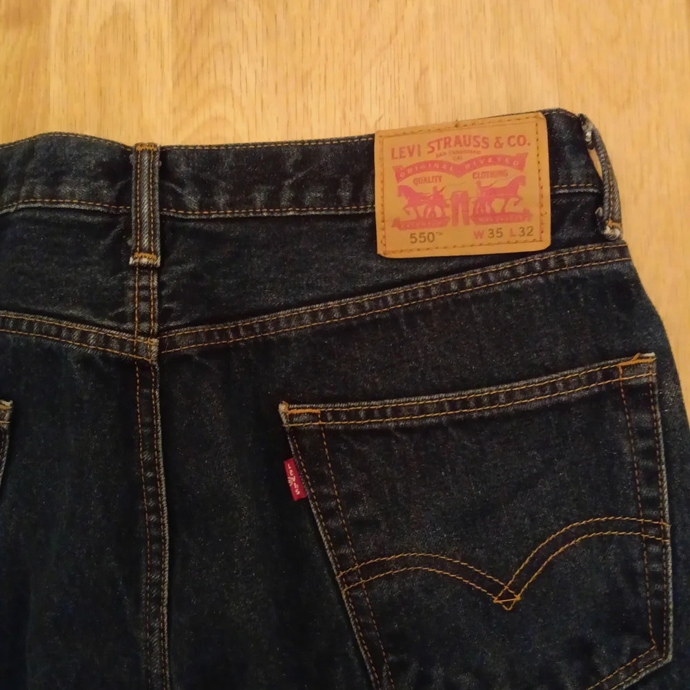 Levi's 550 / Men's/ Dark Indigo Straight Jeans/ Size W 35 L 32